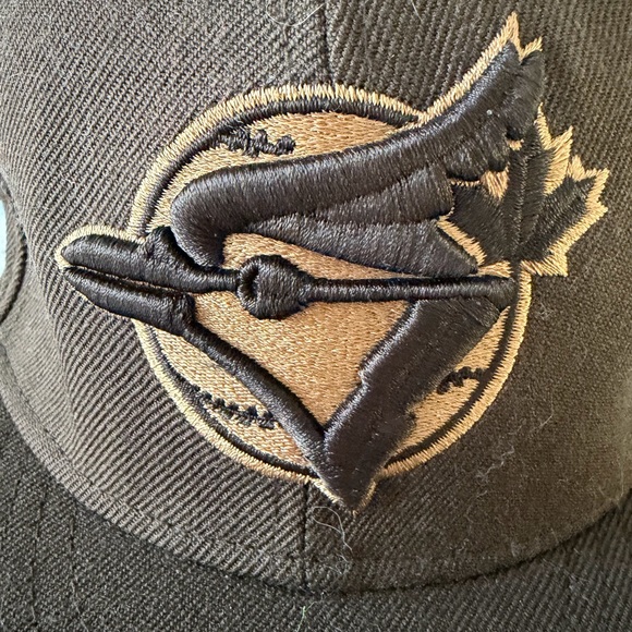 Toronto Blue Jays trapper hat with sherpa lining - Picture 10 of 14